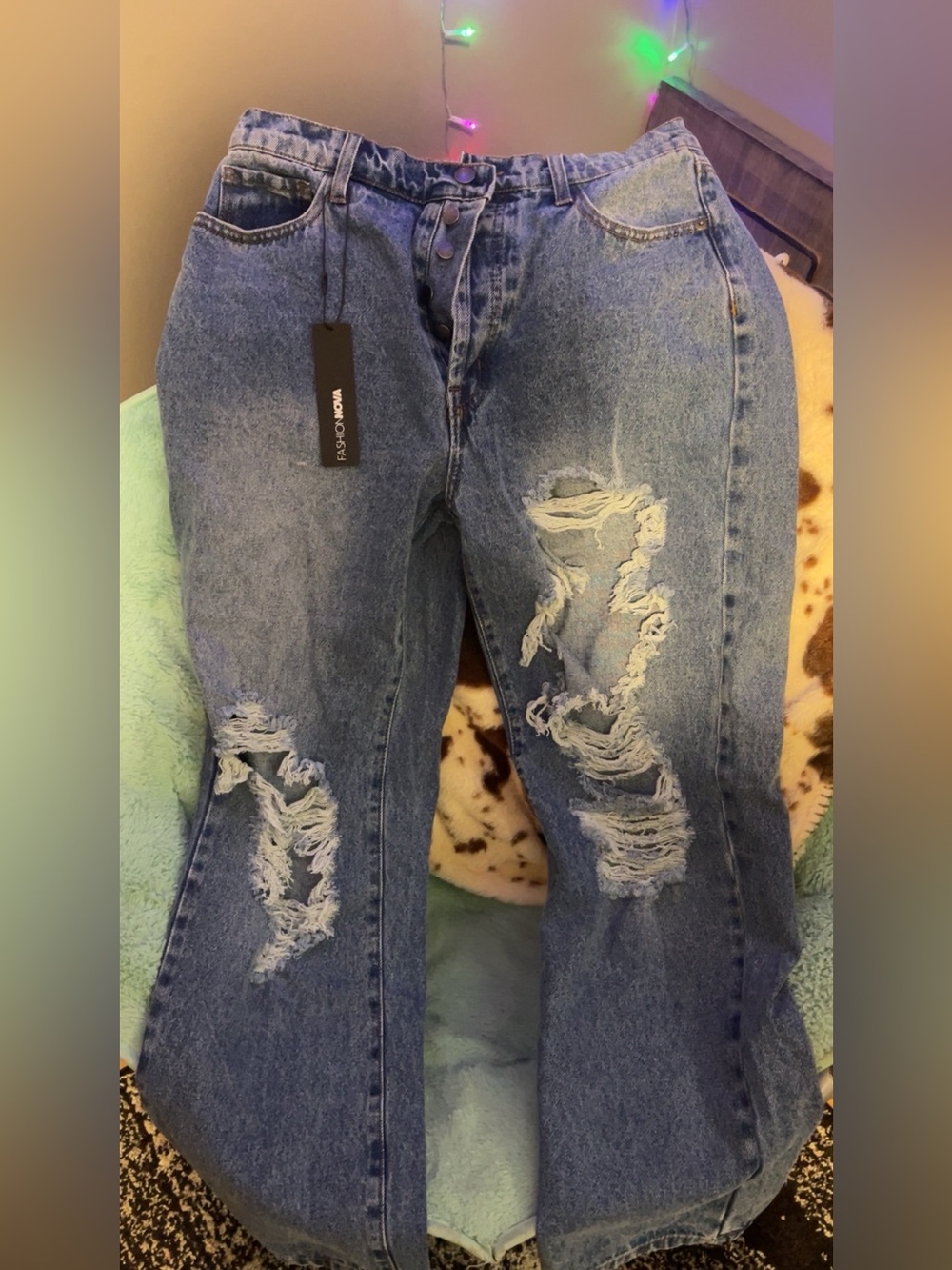 Brand New W tag Fashion Nova Mom / Baggy Women’s High-Rise Distressed Blue Jeans